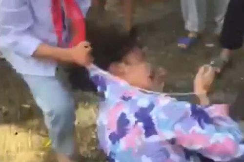 Điều tra vụ nữ sinh lớp 8 bị đánh hội đồng