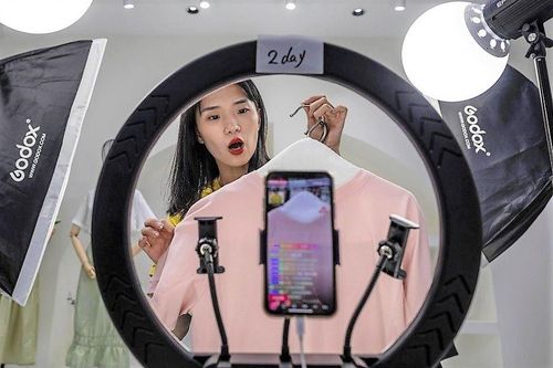 Trung Quốc soạn thảo bộ quy tắc cho người livestream bán hàng