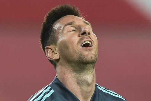 Messi bị vây kín khi trở lại Tây Ban Nha