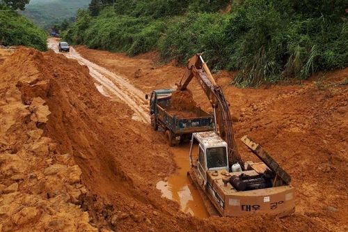 Hàng trăm điểm sạt lở núi ở vùng cao Quảng Ngãi