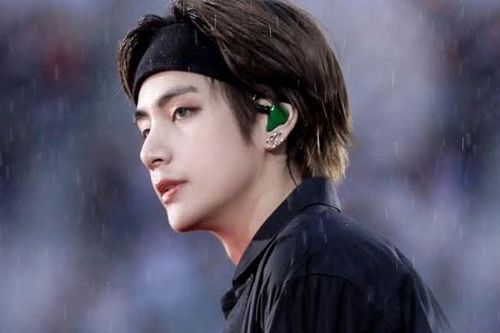 V BTS gây sửng sốt khi tiết lộ căn bệnh về da đã giấu kín suốt 7 năm