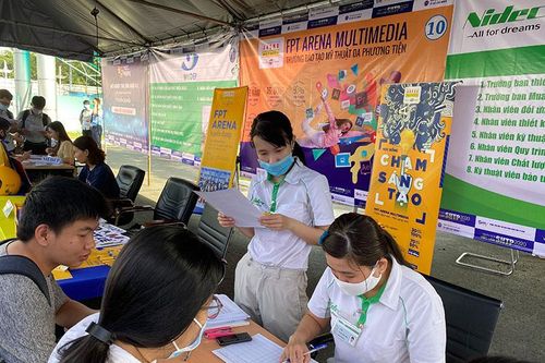 Hàng nghìn người tham gia Sàn Giao dịch việc làm tại Khu công nghệ cao TP Hồ Chí Minh