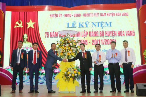 75 năm xuyên suốt sợi chỉ hồng