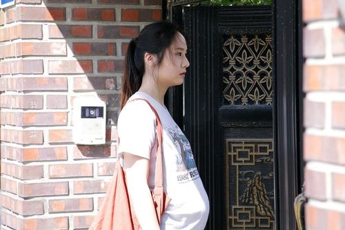 'Công chúa băng giá' Krystal Jung 'ăn cơm trước kẻng' và phải 'cưới chạy bầu'