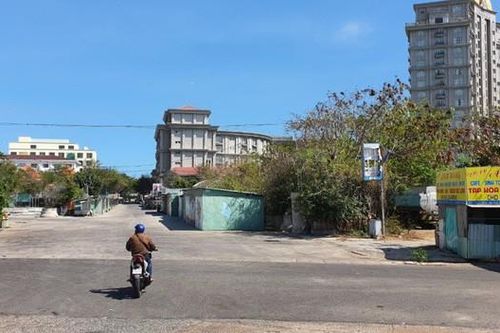 Khó như đấu giá 'đất vàng'