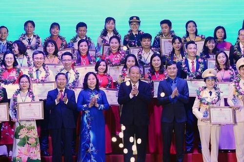 Tuyên dương 99 'Nhà giáo trẻ tiêu biểu' cấp Trung ương