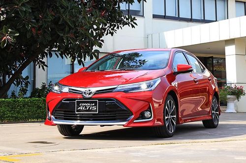 Giá xe Toyota Corolla Altis tháng 11/2020