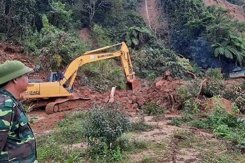 Thông đường vào xã bị cô lập nhiều ngày ở Quảng Nam