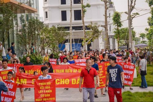 Vạn dân chung cư tắc 'sổ hồng': Cơ quan quản lý có đùn đẩy?