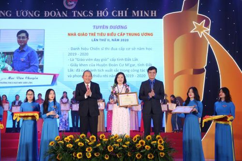 Vinh danh 99 nhà giáo trẻ tiêu biểu