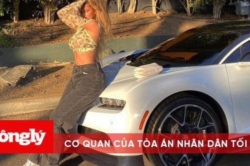 Kylie Jenner khoe dáng bên siêu xe Bugatti Chiron