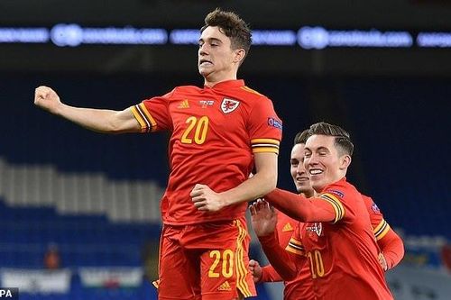 Sao MU ghi siêu phẩm giúp xứ Wales thăng hạng
