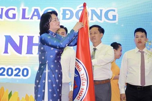 Phó Chủ tịch nước dự Lễ kỷ niệm 100 năm lập Trường Đinh Tiên Hoàng