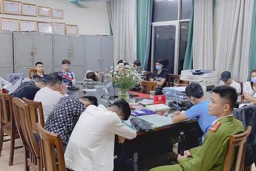 Hà Nội: Đột kích quán bar, phát hiện hàng chục 'dân chơi' dùng ma túy