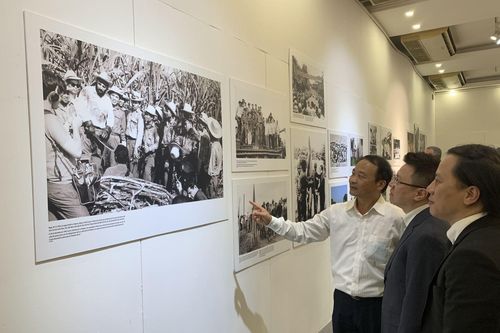Khai mạc triển lãm ảnh 'Cuba trong trái tim nhân dân Việt Nam'