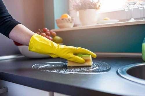 5 mẹo hay giúp xử lý sạch vết dầu mỡ bám khi nấu ăn