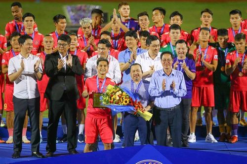 Vì sao đội bóng cũ của bầu Hiển chia tay tới 19 thành viên?