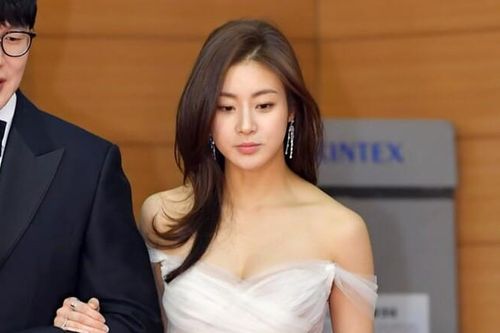 'Bạn gái cũ Hyun Bin' Kang Sora tuyên bố mang thai, hạ sinh vào tháng 4: Có bầu trước khi cưới?