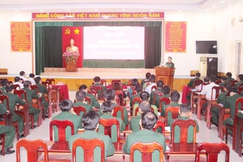 Tập huấn Luật Dân quân tự vệ và Luật Lực lượng dự bị động viên