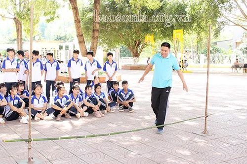 Người thầy 'truyền lửa' đam mê thể thao học đường