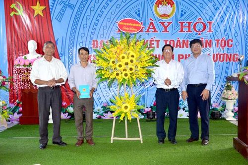 Phó Chủ tịch HĐND tỉnh dự Ngày hội Đại đoàn kết tại thôn Phan Lương