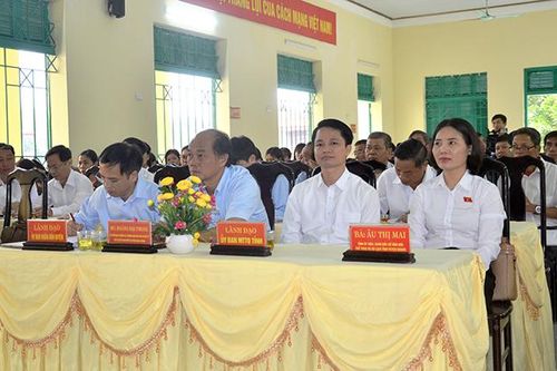 Đại biểu Quốc hội Âu Thị Mai tiếp xúc cử tri xã Hào Phú và Hồng Lạc