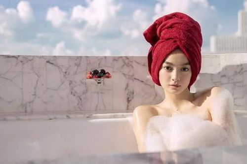 Kaity Nguyễn gợi cảm trong cảnh phim mới