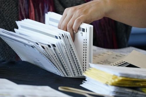 Tổng thống Trump đang phải chi bao nhiêu tiền để đếm lại phiếu?