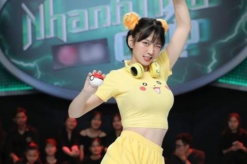 Netizen cạn lời khi nghe TikToker Lê Bống thanh minh về bộ đồ khiến khán giả phải đỏ mặt