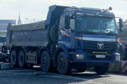 Xe ben tông ôtô tuần tra CSGT để bỏ chạy