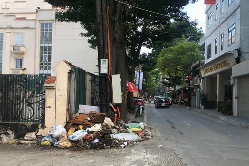 Tiếp bài 'Phố Yên Phụ tràn ngập rác thải': Nhà thầu thiếu kinh nghiệm, năng lực làm vệ sinh môi trường?