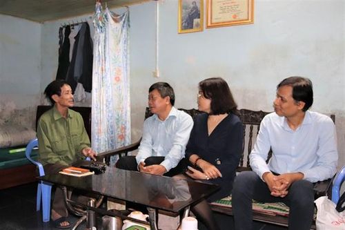 Công đoàn Khối Cơ quan tham mưu, quản lý nhà nước (Bộ VHTTDL): Thăm và tặng quà người có công với cách mạng, gia đình chính sách