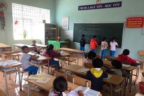 CHÙM ẢNH: Sau bão lũ, thầy trò Trà Leng kiên cường vượt khó, khôi phục việc dạy và học