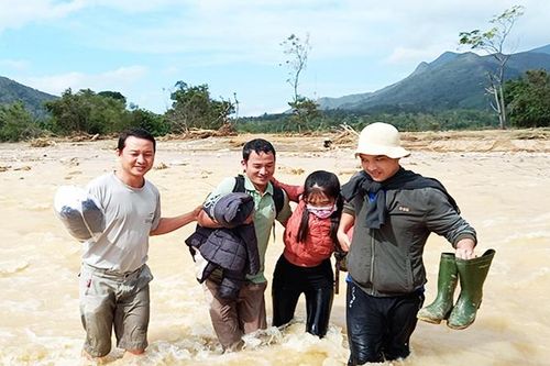 Tấm lòng của nhà giáo vùng lũ