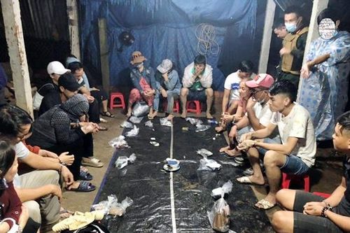 Xóa 2 tụ điểm đánh bạc có 'chim lợn' cảnh giới