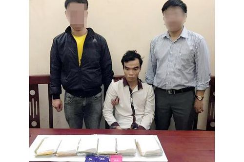 Bắt 4 kẻ vận chuyển 21 bánh heroin