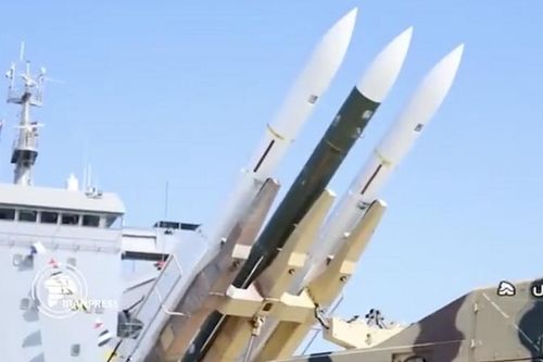 'Tàu sân bay' mới của Hải quân Iran mang theo vũ khí gì ghê gớm?