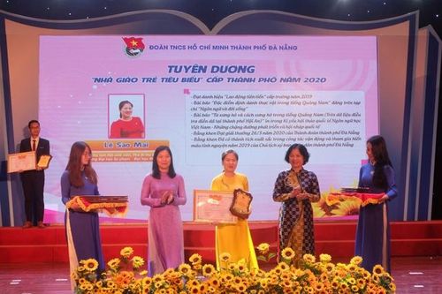 Đà Nẵng: Tuyên dương 24 giáo viên đạt danh hiệu 'Nhà giáo trẻ tiêu biểu'