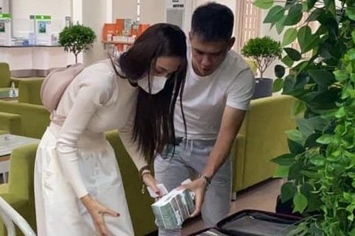 Thủy Tiên - Công Vinh rút tiền đi hỗ trợ miền Trung lần 3, Lâm Vỹ Dạ bị antifan kêu gọi tẩy chay khỏi giải Mai Vàng 2020