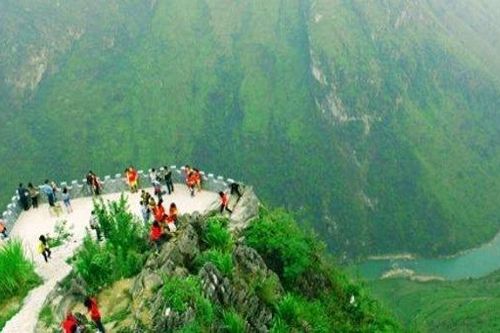 Thất thu khoảng 23 tỷ USD, ngành du lịch cơ cấu lại thị trường