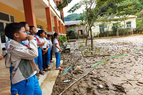 Lễ 20/11 khác lạ ở vùng sạt lở Trà leng