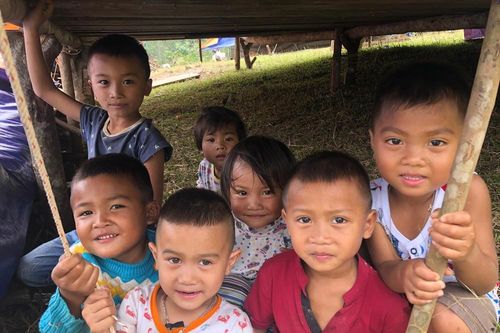 Ngậm ngùi bản Sắt