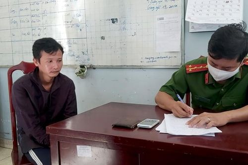 Bắt đối tượng cướp túi xách của cô giáo ngày 20-11