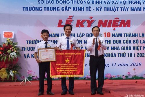 Trường Trung cấp Kinh tế - Kỹ thuật Tây Nam Nghệ An kỷ niệm 35 năm thành lập