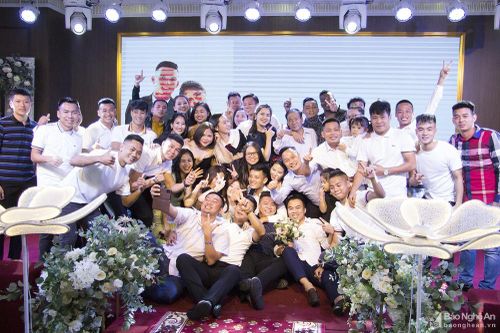 Dàn sao SLNA hội tụ trong đám cưới của đội trưởng Hoàng Văn Khánh