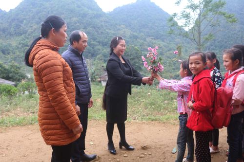 Những người thầy gieo chữ ở vùng cao nguyên đá Lục Khu