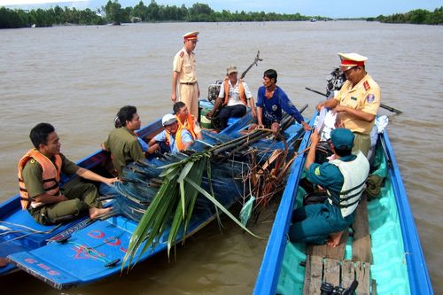 Cà Mau mở đợt cao điểm giải tỏa chướng ngại vật trên sông