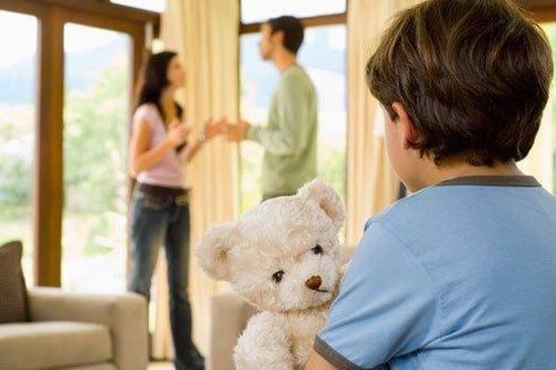 Không cấp dưỡng sau khi ly hôn có bị tước quyền thăm con?