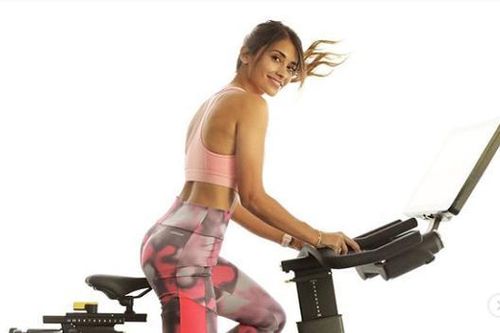 Vợ Messi khoe thân hình tuyệt mỹ trong phòng gym, khó tin nàng WAGs đã là mẹ ba con