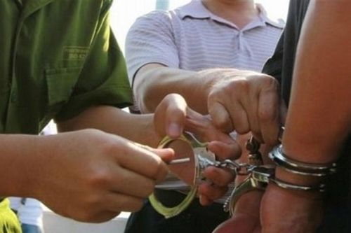 Làm mất tiền đặt cọc mua ma túy, nam thanh niên bị nhóm người 'bắt cóc' đòi tiền chuộc